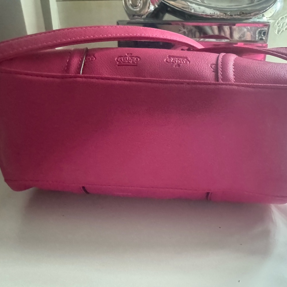 Pink Embossed Women's Handbag - Picture 3 of 3